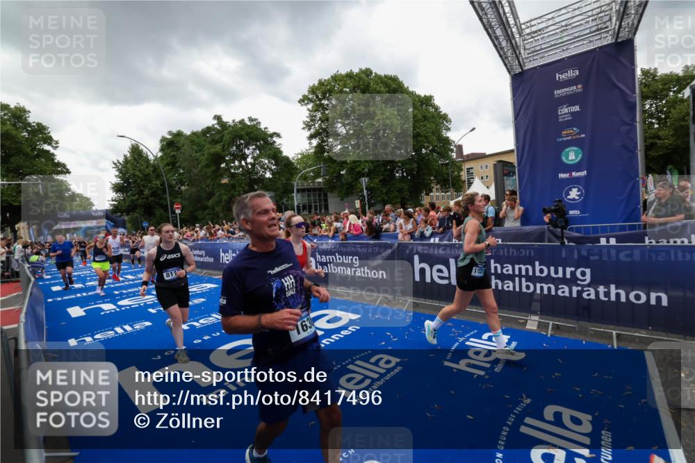 29.06.2025 - hella hamburg halbmarathon Zöllner http://msf.ph/oto/8417496 29.06.2025 10:51:09 Ziel 1366, 1630, 4077, 4816, 4967, 8117, 8261, 8508, 8704, 10508, 10603, 11733, 13008, 13073, 14125, 17221, 17384, 17823, 18066 meine-sportfotos.de