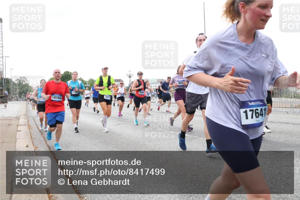 29.06.2025 - hella hamburg halbmarathon Lena Gebhardt http://msf.ph/oto/8417499 29.06.2025 10:51:59 Lombardsbrücke 1110, 18780, 11268, 7871, 9590, 959, 17641, 1418, 1978, 1997, 2308, 2593, 2736, 2778, 3038, 3240, 3991, 4087, 4273, 4436, 4598, 4606, 4748, 5062, 5262, 5291, 5534, 5716, 5717, 6007, 6403, 6404, 6406, 6456, 6604, 6885, 6945, 6947, 6954, 6985, 7682, 7691, 7841, 7992, 8125, 8194, 8196, 8250, 8251, 8399, 8621, 9220, 9340, 9368, 9460, 9462, 9590, 9594, 9673, 9730, 10342, 10496, 10521, 10533, 10673, 10693, 10830, 11101, 11126, 11127, 11375, 11875, 12065 meine-sportfotos.de