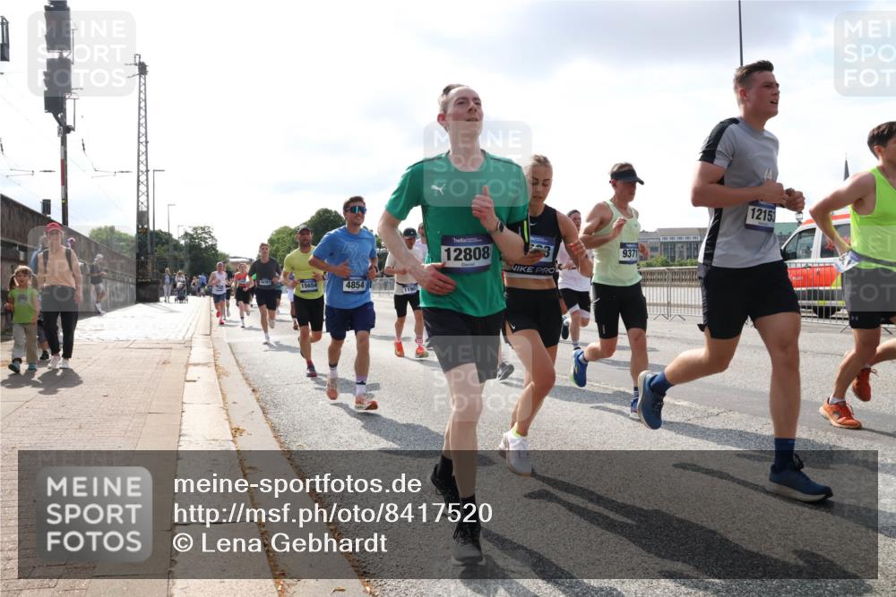 29.06.2025 - hella hamburg halbmarathon Lena Gebhardt http://msf.ph/oto/8417520 29.06.2025 09:51:11 Lombardsbrücke 16761, 15654, 4854, 1190, 12808, 9371, 12153, 1136, 1256, 1441, 1677, 1912, 1941, 1962, 2546, 2579, 2972, 3056, 3523, 3626, 3700, 3947, 4854, 4888, 4889, 4893, 4999, 5026, 5087, 5275, 5387, 5506, 5752, 5916, 6080, 6429, 6593, 6639, 6686, 6687, 6721, 6901, 7110, 7116, 7284, 7378, 7635, 7693, 7962, 8091, 8122, 8319, 8574, 8966, 9262, 9313, 9371, 9380, 9755, 9833, 9885, 10193, 10415, 10469, 11049, 11284, 11305, 11907, 11959, 12153, 14201 meine-sportfotos.de