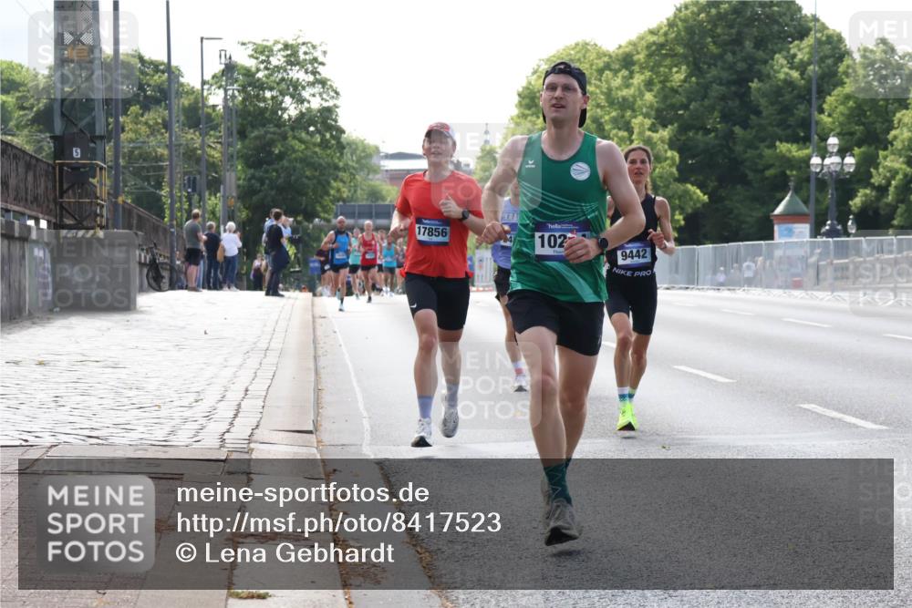 29.06.2025 - hella hamburg halbmarathon Lena Gebhardt http://msf.ph/oto/8417523 29.06.2025 09:41:18 Lombardsbrücke 17856, 102, 9442, 2459, 7834, 7963, 9442, 10234, 11624, 14360, 14766, 15526, 17771, 17856, 17886 meine-sportfotos.de