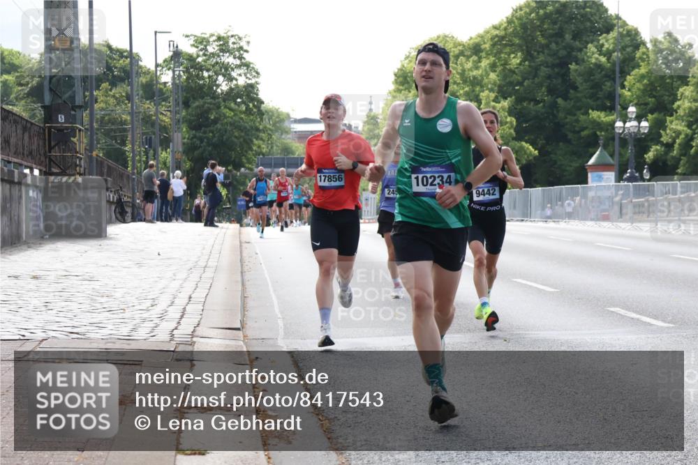29.06.2025 - hella hamburg halbmarathon Lena Gebhardt http://msf.ph/oto/8417543 29.06.2025 09:41:18 Lombardsbrücke 5, 17856, 245, 10234, 9442, 2459, 7834, 7963, 9442, 10234, 11624, 14360, 14766, 15526, 17771, 17856, 17886 meine-sportfotos.de