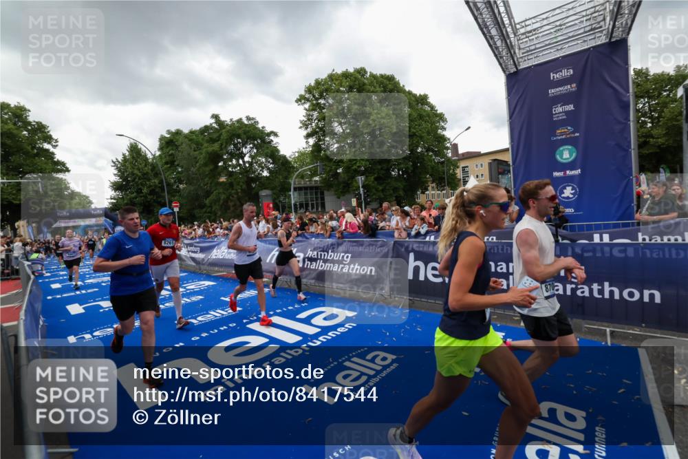 29.06.2025 - hella hamburg halbmarathon Zöllner http://msf.ph/oto/8417544 29.06.2025 10:51:12 Ziel 1366, 4077, 4404, 4816, 4967, 5600, 6027, 8261, 8508, 8704, 10508, 10603, 10868, 11733, 13073, 15480, 17384, 17530, 17823 meine-sportfotos.de