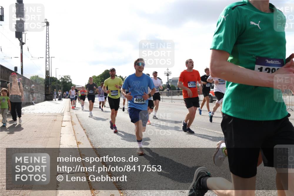 29.06.2025 - hella hamburg halbmarathon Lena Gebhardt http://msf.ph/oto/8417553 29.06.2025 09:51:11 Lombardsbrücke 16761, 15654, 4854, 13525, 6721, 262, 6901, 120, 1136, 1256, 1441, 1677, 1912, 1941, 1962, 2546, 2579, 2972, 3056, 3523, 3626, 3700, 3947, 4854, 4888, 4889, 4893, 4999, 5026, 5087, 5275, 5387, 5506, 5752, 5916, 6080, 6429, 6593, 6639, 6686, 6687, 6721, 6901, 7110, 7116, 7284, 7378, 7635, 7693, 7962, 8091, 8122, 8319, 8574, 8966, 9262, 9313, 9371, 9380, 9755, 9833, 9885, 10193, 10415, 10469, 11049, 11284, 11305, 11907, 11959, 12153, 14201 meine-sportfotos.de