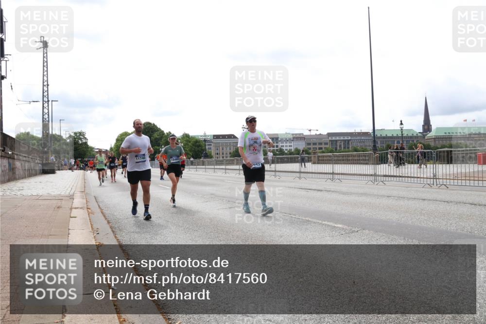 29.06.2025 - hella hamburg halbmarathon Lena Gebhardt http://msf.ph/oto/8417560 29.06.2025 10:26:58 Lombardsbrücke 11740, 10465, 1530, 1793, 1973, 2045, 2306, 2643, 2775, 4358, 4507, 4509, 5494, 5495, 5707, 6259, 6625, 6637, 7069, 7234, 7314, 8056, 8079, 8281, 9186, 9349, 10077, 10465, 11110, 11270, 11740, 12071, 12126, 13462, 14020, 14021, 15027, 15108, 15641, 15807, 15878, 16479, 16788, 17049, 17300, 17445, 17675, 18074, 18087, 18516, 18962, 18976, 18978 meine-sportfotos.de
