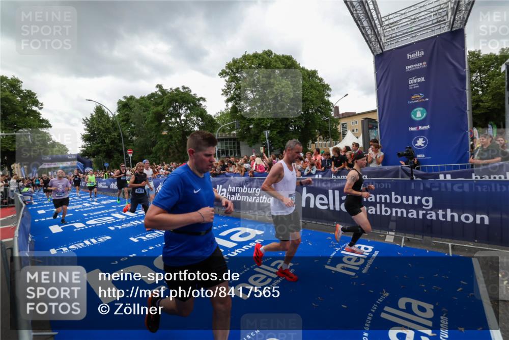 29.06.2025 - hella hamburg halbmarathon Zöllner http://msf.ph/oto/8417565 29.06.2025 10:51:12 Ziel 1366, 4077, 4404, 4816, 4967, 5600, 6027, 8261, 8508, 8704, 10508, 10603, 10868, 11733, 13073, 15480, 17384, 17530, 17823 meine-sportfotos.de