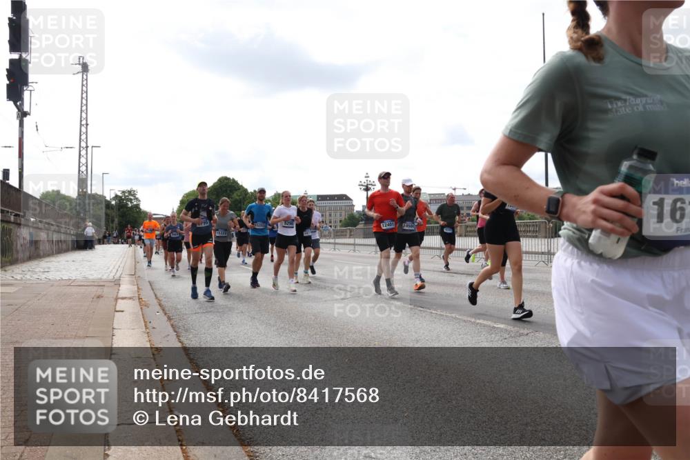 29.06.2025 - hella hamburg halbmarathon Lena Gebhardt http://msf.ph/oto/8417568 29.06.2025 10:17:58 Lombardsbrücke 799, 15203, 15322, 12401, 10509, 16, 1015, 1159, 1160, 1204, 1268, 1274, 1325, 1458, 1554, 1622, 1641, 1749, 1795, 1982, 2087, 2094, 2147, 2259, 2548, 2634, 2931, 3125, 3138, 3292, 3321, 3977, 4218, 4804, 5002, 5004, 5290, 5611, 5733, 6254, 6270, 6336, 6352, 6786, 7094, 7258, 7291, 7413, 7566, 7641, 7649, 7838, 7844, 7882, 7883, 8067, 8128, 8144, 8248, 8607, 8799, 9400, 9539, 9717, 9734, 9798, 9844, 9848, 9964, 10174, 10332, 10509, 10908, 12498 meine-sportfotos.de