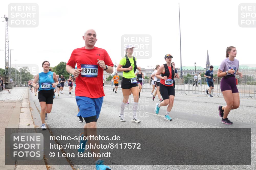 29.06.2025 - hella hamburg halbmarathon Lena Gebhardt http://msf.ph/oto/8417572 29.06.2025 10:52:00 Lombardsbrücke 11101, 18780, 7871621, 9220, 9590, 1418, 1978, 2593, 2736, 2778, 3038, 3240, 3991, 4087, 4273, 4436, 4598, 4606, 4748, 5062, 5262, 5291, 5534, 5716, 5717, 6007, 6386, 6403, 6404, 6406, 6456, 6604, 6885, 6945, 6947, 6954, 6985, 7682, 7690, 7691, 7841, 8125, 8194, 8196, 8250, 8251, 8399, 8621, 9220, 9340, 9368, 9460, 9462, 9590, 9594, 9673, 9730, 10342, 10496, 10521, 10533, 10673, 10693, 10830, 11101, 11126, 11127, 11375, 11875, 11899, 11974, 12065 meine-sportfotos.de