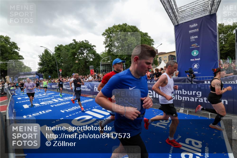 29.06.2025 - hella hamburg halbmarathon Zöllner http://msf.ph/oto/8417573 29.06.2025 10:51:13 Ziel 1366, 4077, 4404, 4816, 4967, 5600, 6027, 8261, 8508, 10508, 10868, 11625, 11733, 13073, 15480, 17384, 17530, 17823 meine-sportfotos.de