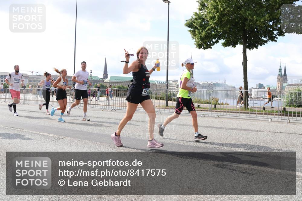 29.06.2025 - hella hamburg halbmarathon Lena Gebhardt http://msf.ph/oto/8417575 29.06.2025 10:05:23 Lombardsbrücke 9075, 16847, 422, 1126, 1863, 1936, 1981, 2288, 2298, 2424, 2624, 3071, 3413, 3461, 3578, 4014, 4220, 4782, 5073, 6059, 6907, 6908, 7302, 7826, 8089, 8999, 9007, 9019, 9075, 9165, 9559, 9680, 9736, 9737, 9738, 10343, 10694, 11595, 11784, 11873, 11958, 12557, 13221, 13242, 13327, 13717, 14203, 14465, 14642, 16092, 16134, 16478, 16546, 16579, 16847, 17112, 17707, 17731, 17818, 18189, 18616, 18617, 19034, 19248 meine-sportfotos.de