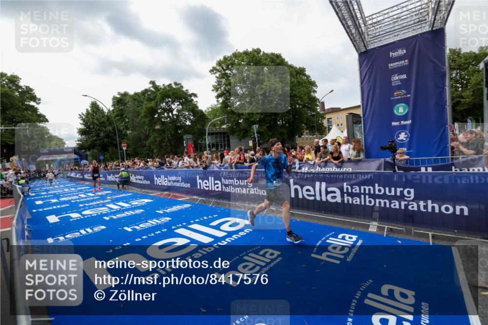 29.06.2025 - hella hamburg halbmarathon Zöllner http://msf.ph/oto/8417576 29.06.2025 10:29:03 Ziel 1827, 10351, 18874, 19142 meine-sportfotos.de