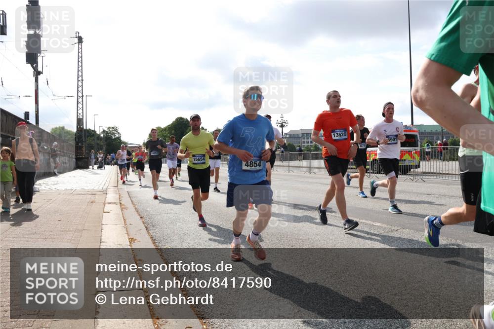 29.06.2025 - hella hamburg halbmarathon Lena Gebhardt http://msf.ph/oto/8417590 29.06.2025 09:51:11 Lombardsbrücke 16761, 15654, 4854, 13525, 19221, 901, 6721, 1136, 1256, 1441, 1677, 1912, 1941, 1962, 2546, 2579, 2972, 3056, 3523, 3626, 3700, 3947, 4854, 4888, 4889, 4893, 4999, 5026, 5087, 5275, 5387, 5506, 5752, 5916, 6080, 6429, 6593, 6639, 6686, 6687, 6721, 6901, 7110, 7116, 7284, 7378, 7635, 7693, 7962, 8091, 8122, 8319, 8574, 8966, 9262, 9313, 9371, 9380, 9755, 9833, 9885, 10193, 10415, 10469, 11049, 11284, 11305, 11907, 11959, 12153, 14201 meine-sportfotos.de
