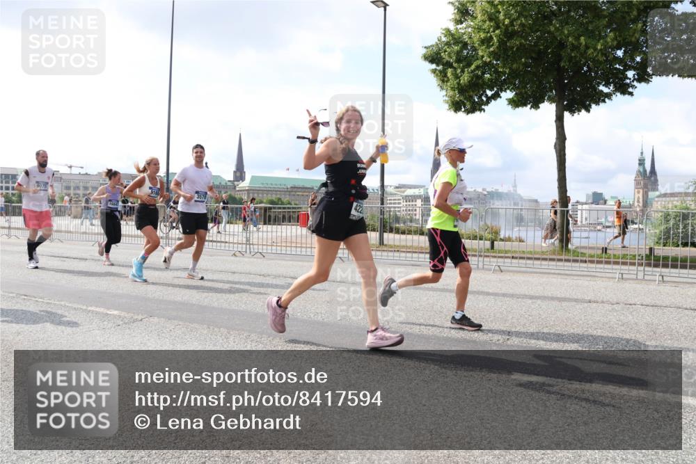 29.06.2025 - hella hamburg halbmarathon Lena Gebhardt http://msf.ph/oto/8417594 29.06.2025 10:05:23 Lombardsbrücke 9075, 16847, 422, 1126, 1863, 1936, 1981, 2288, 2298, 2424, 2624, 3071, 3413, 3461, 3578, 4014, 4220, 4782, 5073, 6059, 6907, 6908, 7302, 7826, 8089, 8999, 9007, 9019, 9075, 9165, 9559, 9680, 9736, 9737, 9738, 10343, 10694, 11595, 11784, 11873, 11958, 12557, 13221, 13242, 13327, 13717, 14203, 14465, 14642, 16092, 16134, 16478, 16546, 16579, 16847, 17112, 17707, 17731, 17818, 18189, 18616, 18617, 19034, 19248 meine-sportfotos.de