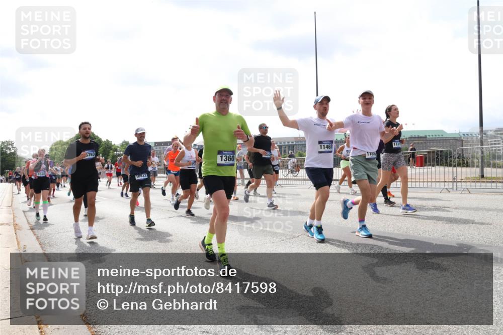 29.06.2025 - hella hamburg halbmarathon Lena Gebhardt http://msf.ph/oto/8417598 29.06.2025 10:42:30 Lombardsbrücke 1624, 6393, 953, 10532, 1360, 11463, 11550, 1731, 1039, 1150, 1360, 1624, 1656, 1752, 1929, 1957, 1994, 2069, 2134, 2145, 2401, 2523, 2538, 2580, 2940, 2941, 2974, 3276, 3605, 3874, 4092, 4329, 4334, 4353, 4735, 4736, 4778, 4885, 4891, 4892, 5403, 5417, 5419, 5671, 5810, 6120, 6136, 6764, 6828, 6837, 6917, 7040, 7260, 7357, 7513, 7557, 7666, 8014, 8459, 8525, 8526, 8529, 8712, 8816, 9008, 9223, 9370, 9980, 10027, 10454, 10532, 10697, 12441, 13241 meine-sportfotos.de