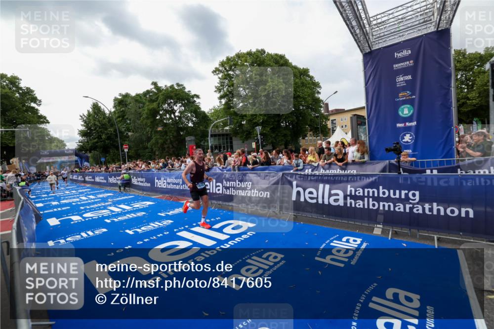 29.06.2025 - hella hamburg halbmarathon Zöllner http://msf.ph/oto/8417605 29.06.2025 10:29:05 Ziel 10351, 16157, 18874, 19142 meine-sportfotos.de