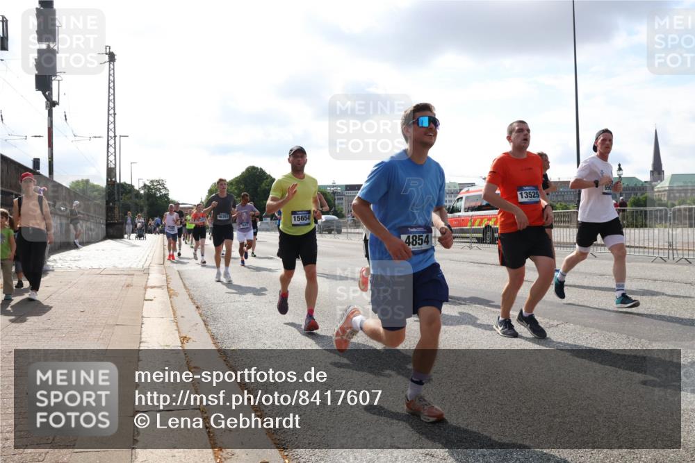 29.06.2025 - hella hamburg halbmarathon Lena Gebhardt http://msf.ph/oto/8417607 29.06.2025 09:51:11 Lombardsbrücke 16761, 7693, 15654, 4854, 13525, 1136, 1256, 1441, 1677, 1912, 1941, 1962, 2546, 2579, 2972, 3056, 3523, 3626, 3700, 3947, 4854, 4888, 4889, 4893, 4999, 5026, 5087, 5275, 5387, 5506, 5752, 5916, 6080, 6429, 6593, 6639, 6686, 6687, 6721, 6901, 7110, 7116, 7284, 7378, 7635, 7693, 7962, 8091, 8122, 8319, 8574, 8966, 9262, 9313, 9371, 9380, 9755, 9833, 9885, 10193, 10415, 10469, 11049, 11284, 11305, 11907, 11959, 12153, 14201 meine-sportfotos.de
