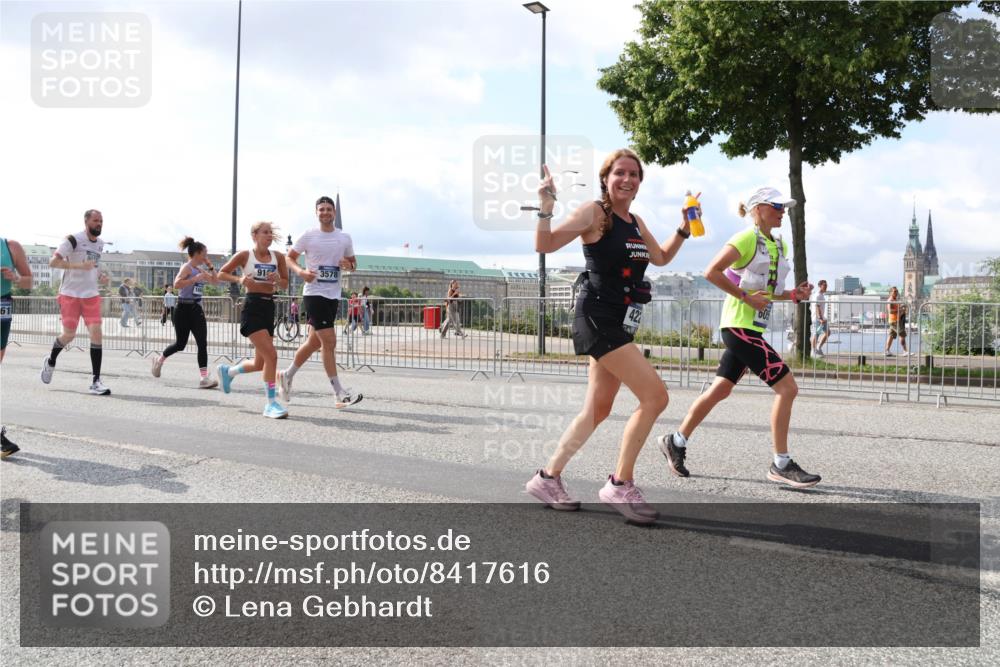 29.06.2025 - hella hamburg halbmarathon Lena Gebhardt http://msf.ph/oto/8417616 29.06.2025 10:05:23 Lombardsbrücke 912, 3578, 42, 1126, 1863, 1936, 1981, 2288, 2298, 2424, 2624, 3071, 3413, 3461, 3578, 4014, 4220, 4782, 5073, 6059, 6907, 6908, 7302, 7826, 8089, 8999, 9007, 9019, 9075, 9165, 9559, 9680, 9736, 9737, 9738, 10343, 10694, 11595, 11784, 11873, 11958, 12557, 13221, 13242, 13327, 13717, 14203, 14465, 14642, 16092, 16134, 16478, 16546, 16579, 16847, 17112, 17707, 17731, 17818, 18189, 18616, 18617, 19034, 19248 meine-sportfotos.de