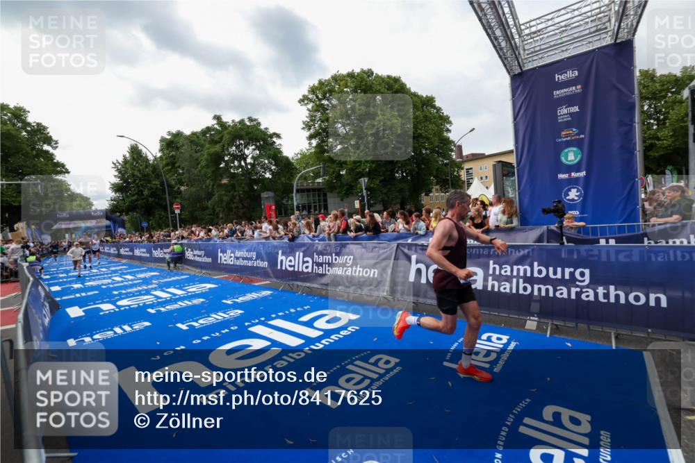 29.06.2025 - hella hamburg halbmarathon Zöllner http://msf.ph/oto/8417625 29.06.2025 10:29:06 Ziel 10171, 10351, 16157, 18874, 19142 meine-sportfotos.de