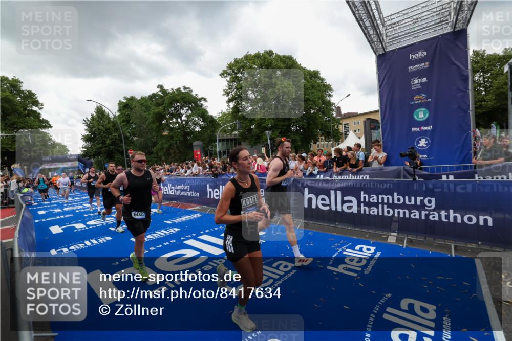29.06.2025 - hella hamburg halbmarathon Zöllner http://msf.ph/oto/8417634 29.06.2025 10:51:17 Ziel 1461, 1817, 4404, 5600, 6027, 6657, 8316, 8930, 9476, 10480, 10667, 10868, 11512, 11625, 11733, 12016, 13073, 15480, 17530, 17823, 18019 meine-sportfotos.de