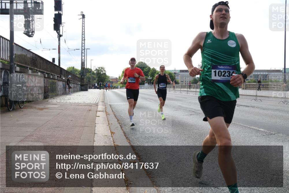 29.06.2025 - hella hamburg halbmarathon Lena Gebhardt http://msf.ph/oto/8417637 29.06.2025 09:41:20 Lombardsbrücke 17856, 9442, 1023, 2459, 7834, 7963, 9442, 10234, 11624, 14360, 14766, 15526, 16484, 17856, 17886 meine-sportfotos.de