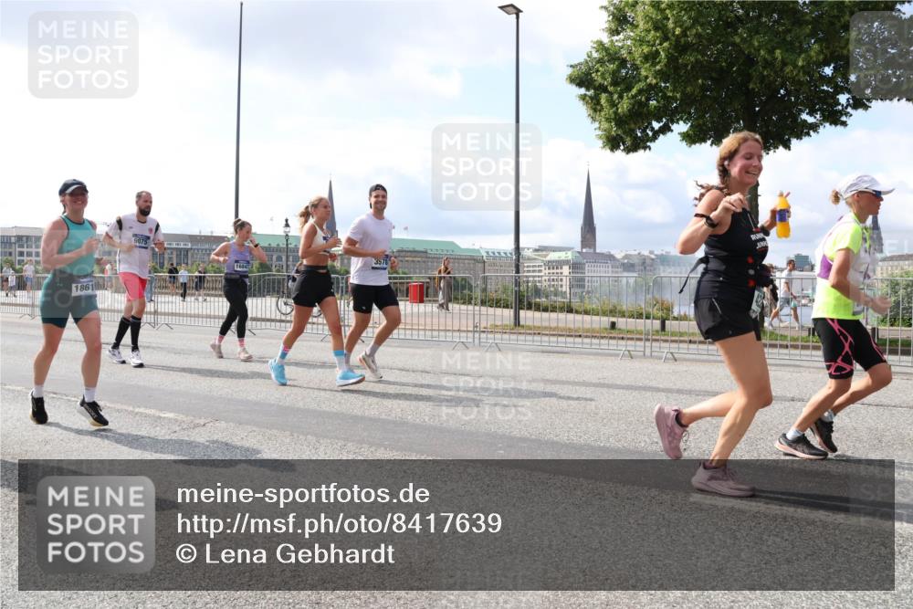 29.06.2025 - hella hamburg halbmarathon Lena Gebhardt http://msf.ph/oto/8417639 29.06.2025 10:05:23 Lombardsbrücke 1861, 9075, 3578, 1126, 1863, 1936, 1981, 2288, 2298, 2424, 2624, 3071, 3413, 3461, 3578, 4014, 4220, 4782, 5073, 6059, 6907, 6908, 7302, 7826, 8089, 8999, 9007, 9019, 9075, 9165, 9559, 9680, 9736, 9737, 9738, 10343, 10694, 11595, 11784, 11873, 11958, 12557, 13221, 13242, 13327, 13717, 14203, 14465, 14642, 16092, 16134, 16478, 16546, 16579, 16847, 17112, 17707, 17731, 17818, 18189, 18616, 18617, 19034, 19248 meine-sportfotos.de