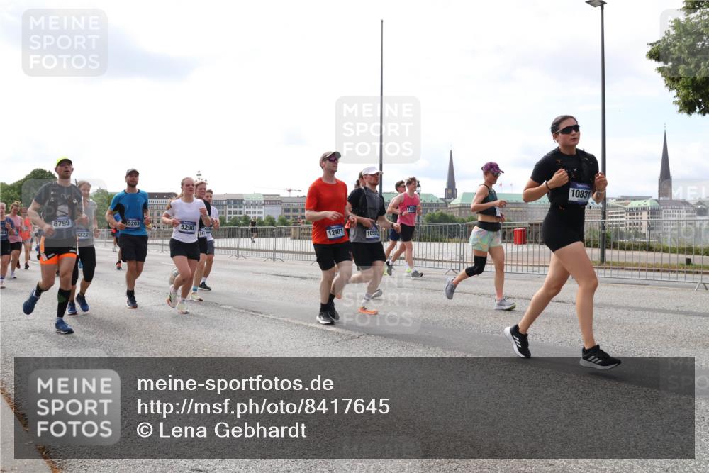 29.06.2025 - hella hamburg halbmarathon Lena Gebhardt http://msf.ph/oto/8417645 29.06.2025 10:17:58 Lombardsbrücke 8799, 5322, 15203, 5290, 12401, 1050, 1758, 10831, 1015, 1159, 1160, 1204, 1268, 1274, 1325, 1458, 1554, 1622, 1641, 1749, 1795, 1982, 2087, 2094, 2147, 2259, 2548, 2634, 2931, 3125, 3138, 3292, 3321, 3977, 4218, 4804, 5002, 5004, 5290, 5611, 5733, 6254, 6270, 6336, 6352, 6786, 7094, 7258, 7291, 7413, 7566, 7641, 7649, 7838, 7844, 7882, 7883, 8067, 8128, 8144, 8248, 8607, 8799, 9400, 9539, 9717, 9734, 9798, 9844, 9848, 9964, 10174, 10332, 10509, 10908, 12498 meine-sportfotos.de