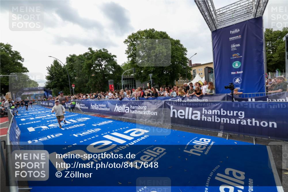 29.06.2025 - hella hamburg halbmarathon Zöllner http://msf.ph/oto/8417648 29.06.2025 10:29:08 Ziel 3043, 8473, 10171, 10351, 16157, 18874 meine-sportfotos.de