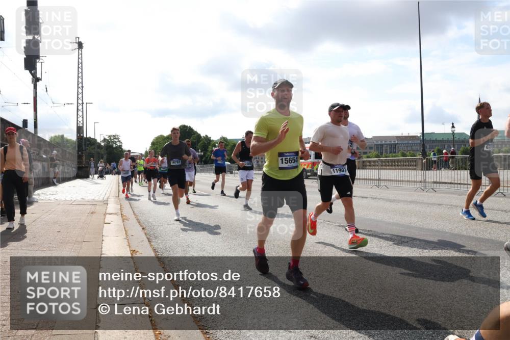 29.06.2025 - hella hamburg halbmarathon Lena Gebhardt http://msf.ph/oto/8417658 29.06.2025 09:51:12 Lombardsbrücke 16761, 15654, 11907, 67, 1136, 1256, 1441, 1677, 1912, 1920, 1941, 1962, 2546, 2579, 2972, 3056, 3523, 3700, 3947, 4759, 4854, 4888, 4889, 4893, 4999, 5026, 5087, 5275, 5387, 5506, 5752, 5916, 6080, 6429, 6593, 6639, 6686, 6687, 6721, 6901, 7110, 7116, 7284, 7378, 7635, 7693, 7962, 8091, 8122, 8319, 8574, 8966, 9262, 9313, 9371, 9380, 9755, 9833, 9885, 10193, 10415, 10469, 11049, 11284, 11907, 11959, 12153, 14201 meine-sportfotos.de