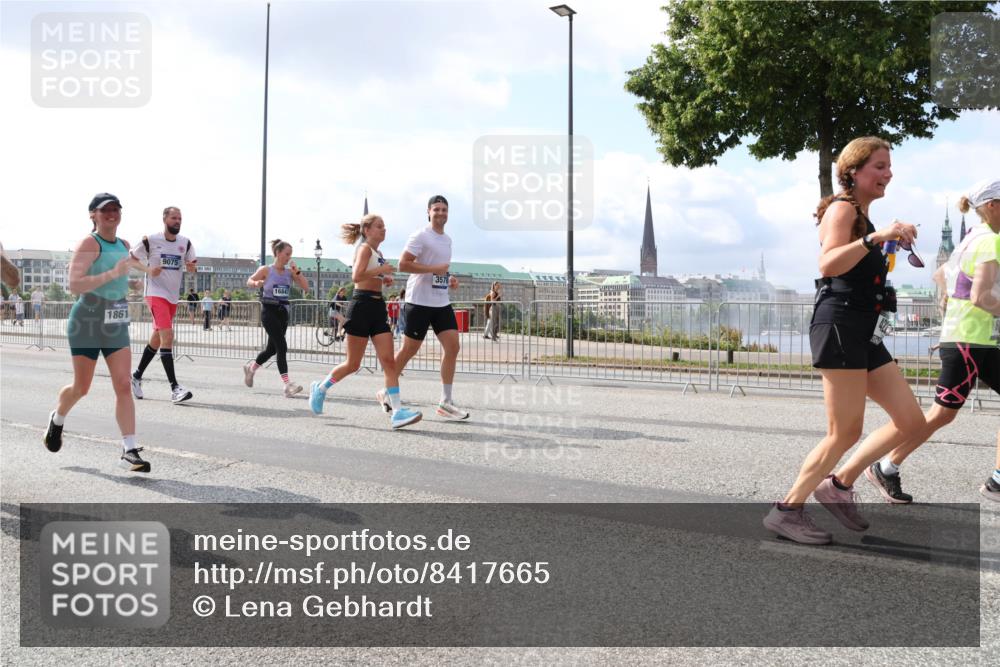 29.06.2025 - hella hamburg halbmarathon Lena Gebhardt http://msf.ph/oto/8417665 29.06.2025 10:05:23 Lombardsbrücke 1861, 9075, 16847, 3578, 1126, 1863, 1936, 1981, 2288, 2298, 2424, 2624, 3071, 3413, 3461, 3578, 4014, 4220, 4782, 5073, 6059, 6907, 6908, 7302, 7826, 8089, 8999, 9007, 9019, 9075, 9165, 9559, 9680, 9736, 9737, 9738, 10343, 10694, 11595, 11784, 11873, 11958, 12557, 13221, 13242, 13327, 13717, 14203, 14465, 14642, 16092, 16134, 16478, 16546, 16579, 16847, 17112, 17707, 17731, 17818, 18189, 18616, 18617, 19034, 19248 meine-sportfotos.de