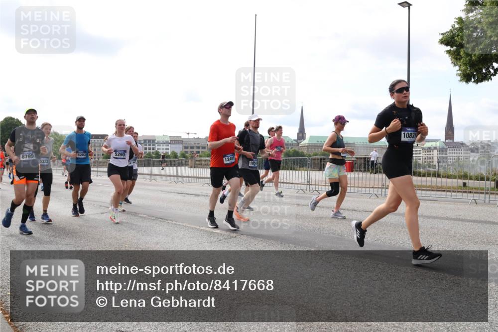 29.06.2025 - hella hamburg halbmarathon Lena Gebhardt http://msf.ph/oto/8417668 29.06.2025 10:17:59 Lombardsbrücke 8799, 5203, 5290, 5322, 12401, 1050, 10831, 1015, 1159, 1160, 1204, 1268, 1274, 1325, 1458, 1554, 1622, 1641, 1749, 1795, 1982, 2087, 2094, 2147, 2259, 2548, 2634, 2931, 3125, 3138, 3292, 3321, 3482, 3977, 4218, 4738, 4804, 5002, 5004, 5290, 5611, 5733, 6254, 6270, 6336, 6352, 6786, 7094, 7258, 7413, 7641, 7649, 7838, 7882, 7883, 8067, 8128, 8144, 8248, 8607, 8799, 9400, 9539, 9717, 9734, 9798, 9844, 9848, 9964, 10174, 10332, 10509, 10908, 12498 meine-sportfotos.de