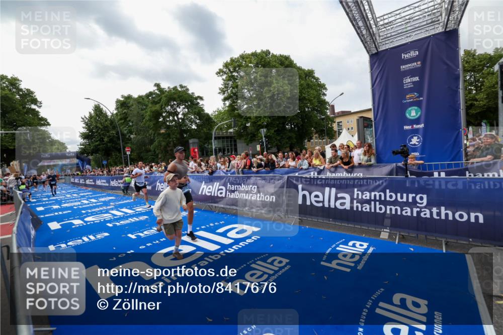 29.06.2025 - hella hamburg halbmarathon Zöllner http://msf.ph/oto/8417676 29.06.2025 10:29:09 Ziel 3043, 8473, 10171, 10351, 16157, 18874, 19194 meine-sportfotos.de