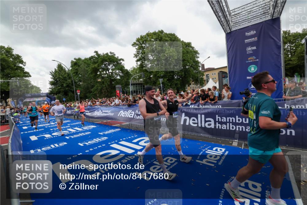29.06.2025 - hella hamburg halbmarathon Zöllner http://msf.ph/oto/8417680 29.06.2025 10:51:20 Ziel 1461, 1817, 2636, 2718, 4404, 4814, 5600, 6657, 6776, 8316, 8930, 9476, 10480, 10667, 10868, 11512, 11625, 12016, 13047, 14865, 14994, 15480, 17530, 18019 meine-sportfotos.de