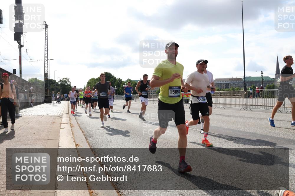 29.06.2025 - hella hamburg halbmarathon Lena Gebhardt http://msf.ph/oto/8417683 29.06.2025 09:51:12 Lombardsbrücke 16761, 12385, 15654, 1190, 67, 1136, 1256, 1441, 1677, 1912, 1920, 1941, 1962, 2546, 2579, 2972, 3056, 3523, 3700, 3947, 4759, 4854, 4888, 4889, 4893, 4999, 5026, 5087, 5275, 5387, 5506, 5752, 5916, 6080, 6429, 6593, 6639, 6686, 6687, 6721, 6901, 7110, 7116, 7284, 7378, 7635, 7693, 7962, 8091, 8122, 8319, 8574, 8966, 9262, 9313, 9371, 9380, 9755, 9833, 9885, 10193, 10415, 10469, 11049, 11284, 11907, 11959, 12153, 14201 meine-sportfotos.de