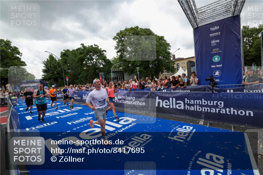 29.06.2025 - hella hamburg halbmarathon Zöllner http://msf.ph/oto/8417695 29.06.2025 10:51:21 Ziel 1461, 1817, 2364, 2636, 2718, 4404, 4814, 5600, 6657, 6776, 8316, 8930, 8989, 9476, 10480, 10667, 11124, 11512, 11625, 12016, 13047, 14865, 14994, 18019, 18489 meine-sportfotos.de