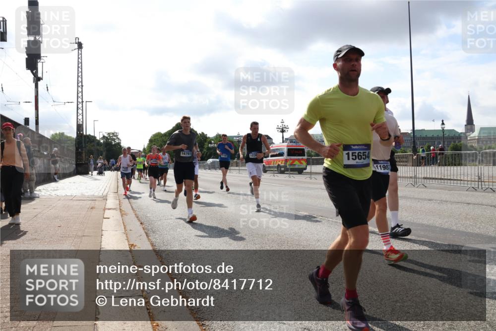 29.06.2025 - hella hamburg halbmarathon Lena Gebhardt http://msf.ph/oto/8417712 29.06.2025 09:51:12 Lombardsbrücke 16761, 3700, 1238, 15654, 11907, 1136, 1256, 1441, 1677, 1912, 1920, 1941, 1962, 2546, 2579, 2972, 3056, 3523, 3700, 3947, 4759, 4854, 4888, 4889, 4893, 4999, 5026, 5087, 5275, 5387, 5506, 5752, 5916, 6080, 6429, 6593, 6639, 6686, 6687, 6721, 6901, 7110, 7116, 7284, 7378, 7635, 7693, 7962, 8091, 8122, 8319, 8574, 8966, 9262, 9313, 9371, 9380, 9755, 9833, 9885, 10193, 10415, 10469, 11049, 11284, 11907, 11959, 12153, 14201 meine-sportfotos.de