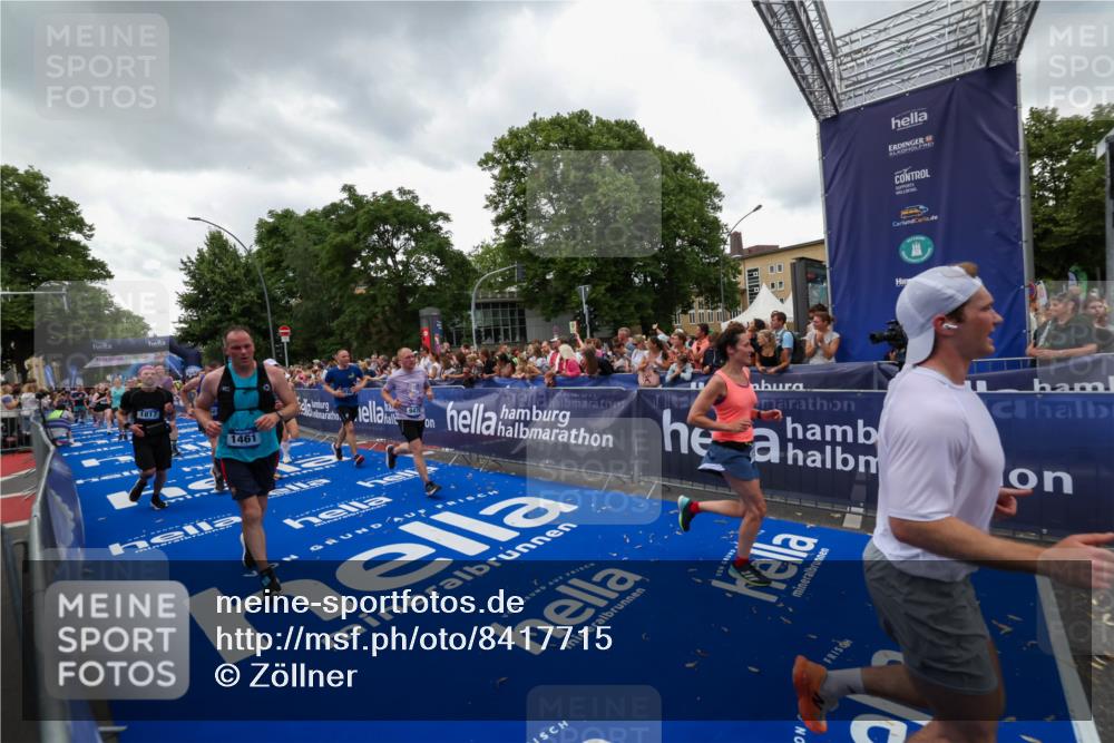 29.06.2025 - hella hamburg halbmarathon Zöllner http://msf.ph/oto/8417715 29.06.2025 10:51:22 Ziel 1461, 1817, 2364, 2636, 2718, 4814, 6657, 6776, 8316, 8930, 8989, 9476, 10480, 10667, 11124, 11512, 11625, 12016, 13047, 14865, 14994, 18019, 18489 meine-sportfotos.de