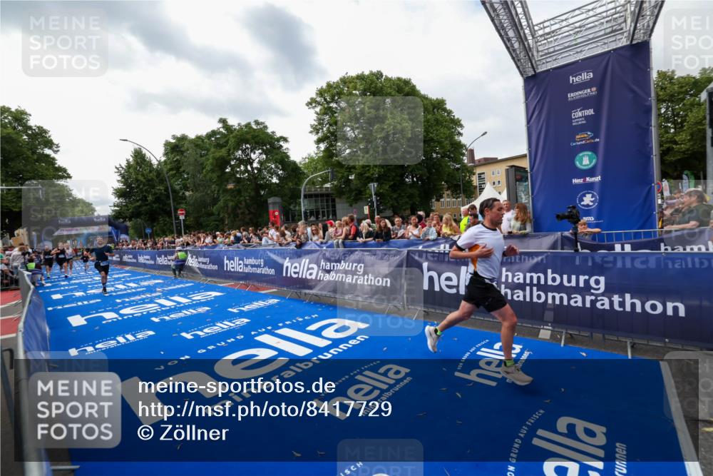 29.06.2025 - hella hamburg halbmarathon Zöllner http://msf.ph/oto/8417729 29.06.2025 10:29:11 Ziel 3043, 8473, 10171, 10351, 16157, 19194 meine-sportfotos.de