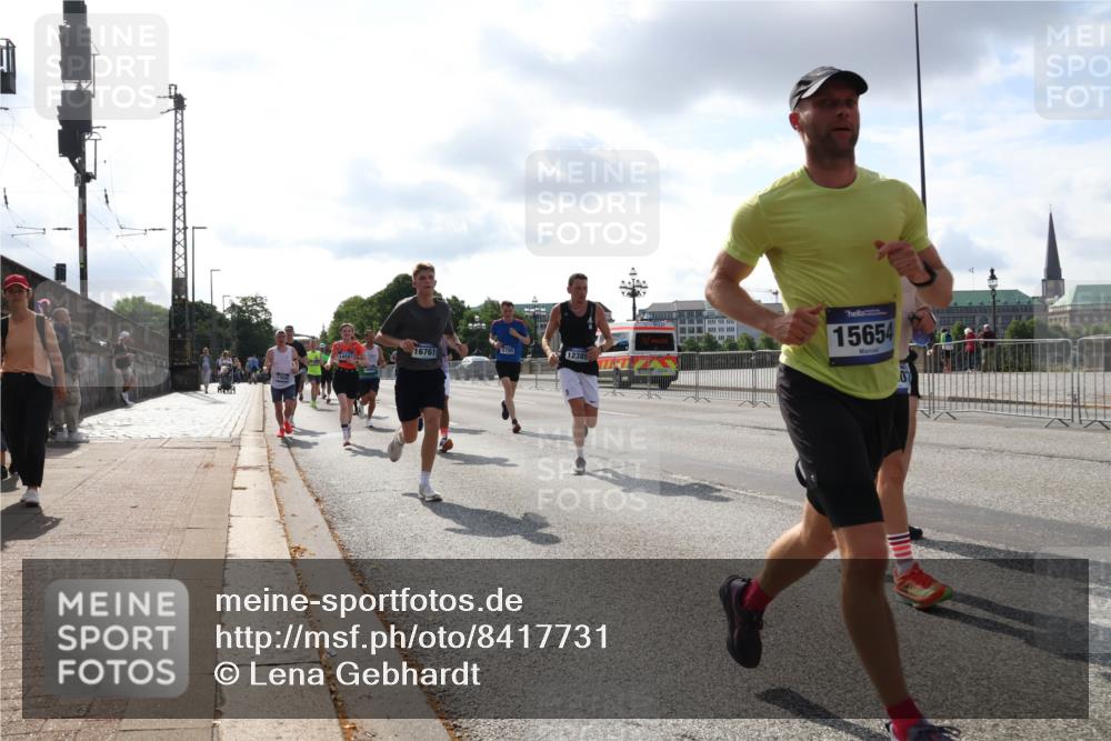 29.06.2025 - hella hamburg halbmarathon Lena Gebhardt http://msf.ph/oto/8417731 29.06.2025 09:51:12 Lombardsbrücke 16761, 3700, 12385, 14447, 15654, 1136, 1256, 1441, 1677, 1912, 1920, 1941, 1962, 2546, 2579, 2972, 3056, 3523, 3700, 3947, 4759, 4854, 4888, 4889, 4893, 4999, 5026, 5087, 5275, 5387, 5506, 5752, 5916, 6080, 6429, 6593, 6639, 6686, 6687, 6721, 6901, 7110, 7116, 7284, 7378, 7635, 7693, 7962, 8091, 8122, 8319, 8574, 8966, 9262, 9313, 9371, 9380, 9755, 9833, 9885, 10193, 10415, 10469, 11049, 11284, 11907, 11959, 12153, 14201 meine-sportfotos.de