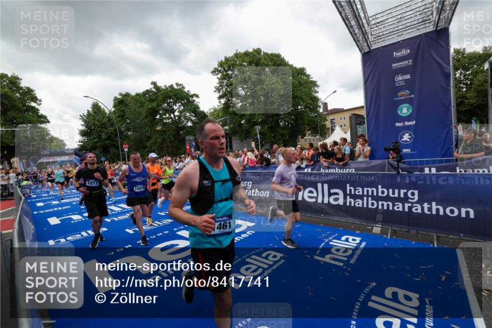 29.06.2025 - hella hamburg halbmarathon Zöllner http://msf.ph/oto/8417741 29.06.2025 10:51:23 Ziel 1461, 1817, 2364, 2411, 2636, 2718, 4814, 6657, 6776, 8316, 8930, 8989, 9214, 9476, 10480, 10667, 11124, 11512, 12016, 13047, 14865, 14994, 16357, 18019, 18489 meine-sportfotos.de