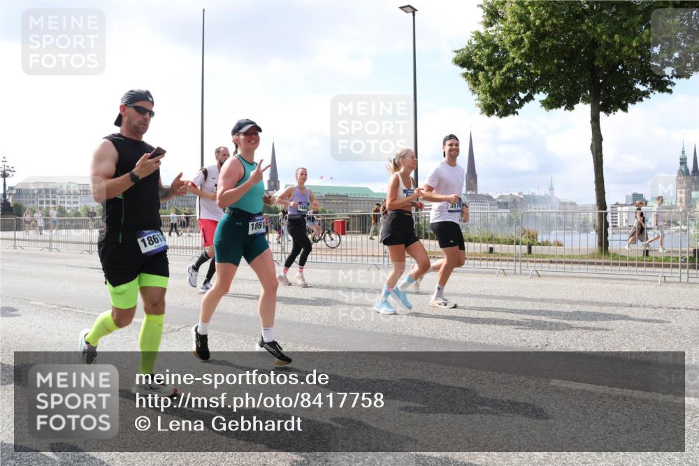 29.06.2025 - hella hamburg halbmarathon Lena Gebhardt http://msf.ph/oto/8417758 29.06.2025 10:05:24 Lombardsbrücke 1861, 1861, 1684, 3578, 1863, 1936, 1981, 2288, 2298, 2424, 2624, 3071, 3413, 3461, 3578, 4014, 4220, 4782, 5073, 6059, 6907, 6908, 7302, 7826, 8089, 8999, 9007, 9019, 9075, 9165, 9559, 9680, 9736, 9737, 9738, 10343, 10694, 10791, 10998, 11595, 11784, 11873, 11958, 12557, 13221, 13242, 13327, 13717, 14203, 14465, 14642, 16092, 16134, 16478, 16546, 16847, 17112, 17707, 17731, 17818, 18189, 18616, 18617, 19034, 19248 meine-sportfotos.de