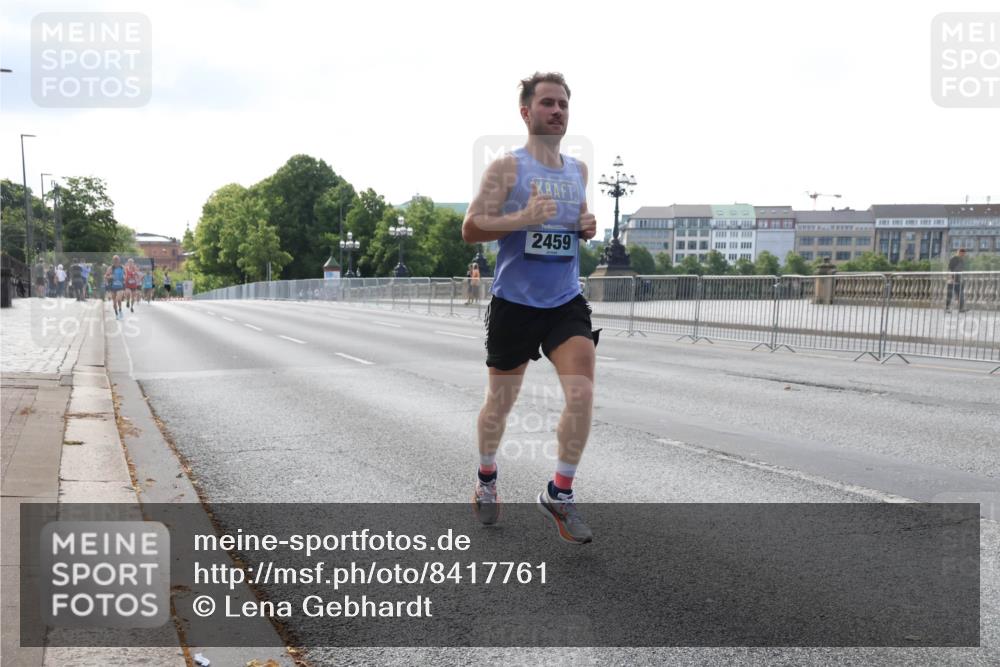 29.06.2025 - hella hamburg halbmarathon Lena Gebhardt http://msf.ph/oto/8417761 29.06.2025 09:41:22 Lombardsbrücke 2459, 2459, 7834, 7963, 9442, 10234, 11624, 14360, 14766, 15526, 16361, 16484, 17856, 17886 meine-sportfotos.de