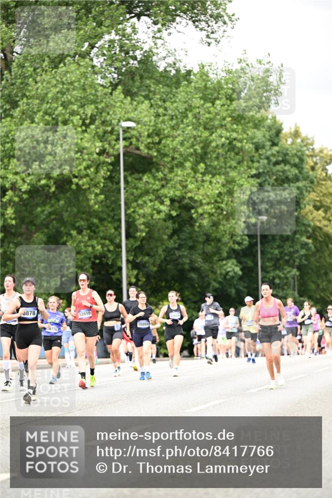 29.06.2025 - hella hamburg halbmarathon Dr. Thomas Lammeyer http://msf.ph/oto/8417766 29.06.2025 10:45:23 Kennedybrücke 1075, 1323, 1731, 4044, 4638, 4906, 5549, 6088, 6098, 6806, 7293, 7585, 7829, 7956, 8429, 8430, 8878, 9237, 9962, 10269, 10644, 10920, 11053, 11176 meine-sportfotos.de
