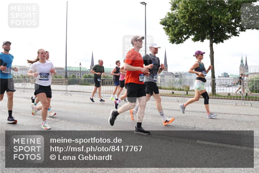 29.06.2025 - hella hamburg halbmarathon Lena Gebhardt http://msf.ph/oto/8417767 29.06.2025 10:18:00 Lombardsbrücke 75203, 1240, 5290, 1015, 1159, 1160, 1204, 1268, 1274, 1325, 1458, 1554, 1622, 1641, 1749, 1795, 1982, 2087, 2094, 2147, 2259, 2548, 2634, 2931, 3125, 3138, 3292, 3321, 3482, 3977, 4218, 4738, 4804, 5002, 5004, 5290, 5611, 5733, 6254, 6270, 6336, 6352, 6786, 7094, 7258, 7413, 7641, 7649, 7838, 7882, 7883, 8067, 8128, 8144, 8248, 8607, 8799, 9400, 9539, 9717, 9734, 9798, 9844, 9848, 9964, 10174, 10332, 10509, 10908, 12498 meine-sportfotos.de