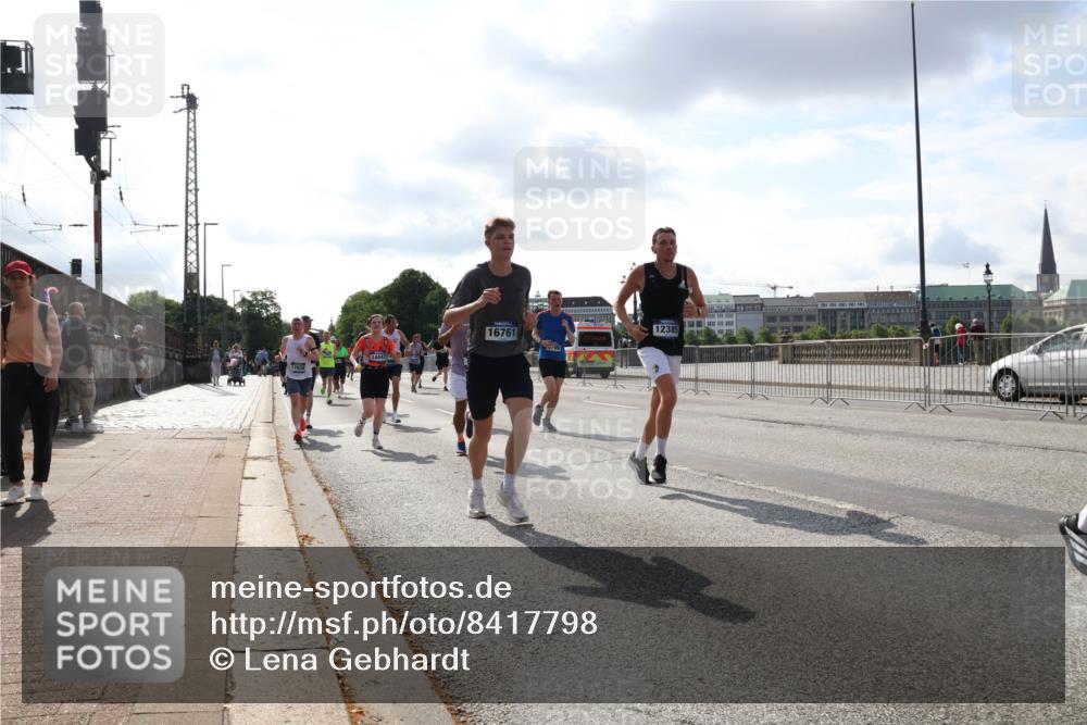 29.06.2025 - hella hamburg halbmarathon Lena Gebhardt http://msf.ph/oto/8417798 29.06.2025 09:51:13 Lombardsbrücke 1734, 14447, 16761, 12385, 1136, 1256, 1441, 1677, 1912, 1920, 1941, 1962, 2546, 2579, 2972, 3056, 3523, 3700, 3947, 4759, 4854, 4888, 4889, 4893, 4999, 5026, 5087, 5275, 5387, 5506, 5752, 5916, 6080, 6429, 6593, 6639, 6686, 6687, 6721, 6901, 7110, 7116, 7284, 7378, 7635, 7693, 7962, 8091, 8122, 8319, 8574, 8966, 9262, 9313, 9371, 9380, 9755, 9833, 9885, 10193, 10415, 10469, 11049, 11284, 11907, 11959, 12153, 14201 meine-sportfotos.de