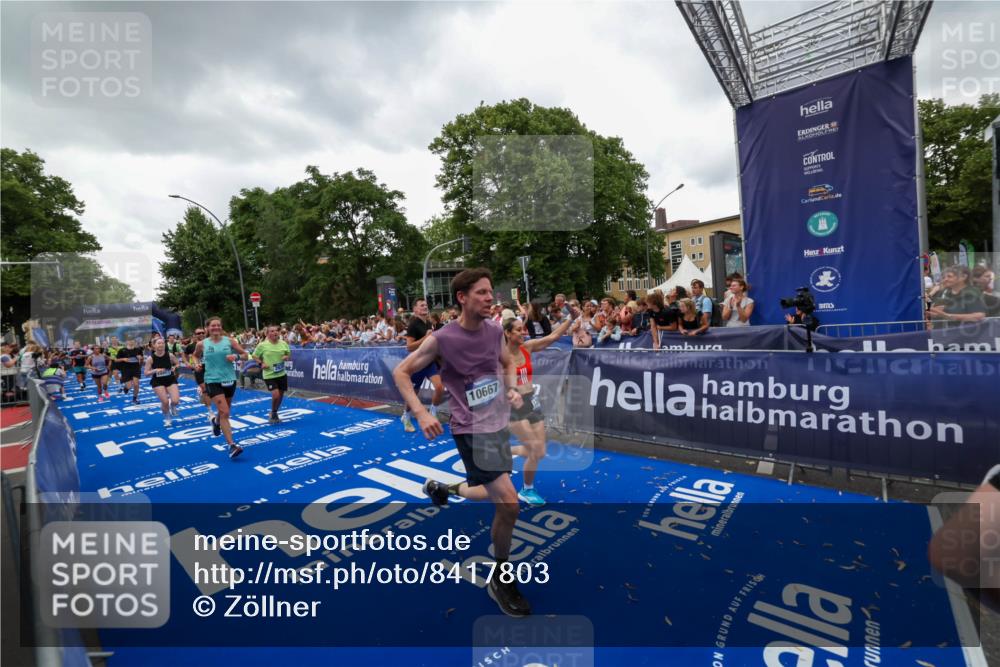 29.06.2025 - hella hamburg halbmarathon Zöllner http://msf.ph/oto/8417803 29.06.2025 10:51:25 Ziel 1817, 2364, 2411, 2636, 2718, 2946, 4814, 5820, 6657, 6776, 8316, 8989, 9214, 9656, 10480, 10667, 11124, 11422, 12016, 13047, 14865, 14994, 15950, 16357, 18019, 18489 meine-sportfotos.de