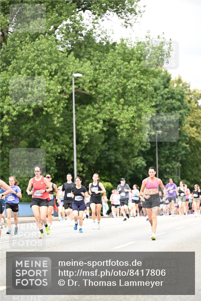29.06.2025 - hella hamburg halbmarathon Dr. Thomas Lammeyer http://msf.ph/oto/8417806 29.06.2025 10:45:23 Kennedybrücke 1075, 1323, 1731, 4044, 4638, 4906, 5549, 6088, 6098, 6806, 7293, 7585, 7829, 7956, 8429, 8430, 8878, 9237, 9962, 10269, 10644, 10920, 11053, 11176 meine-sportfotos.de