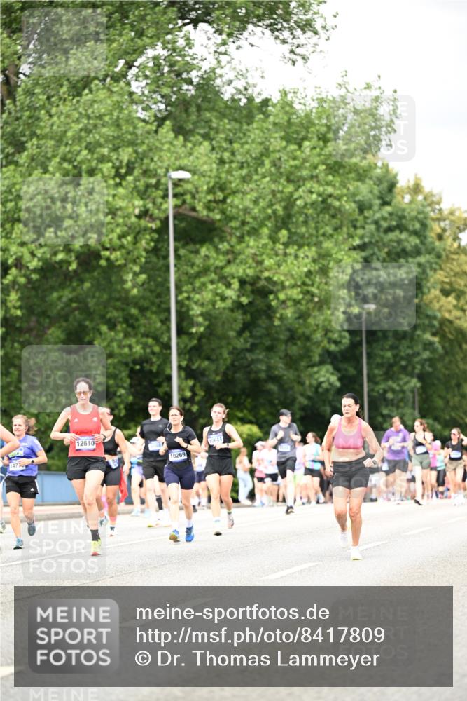 29.06.2025 - hella hamburg halbmarathon Dr. Thomas Lammeyer http://msf.ph/oto/8417809 29.06.2025 10:45:24 Kennedybrücke 1075, 1323, 1731, 4044, 4638, 4906, 5549, 6088, 6098, 6806, 7293, 7585, 7829, 7956, 8429, 8430, 8878, 9237, 9962, 10269, 10407, 10644, 11053, 11176 meine-sportfotos.de