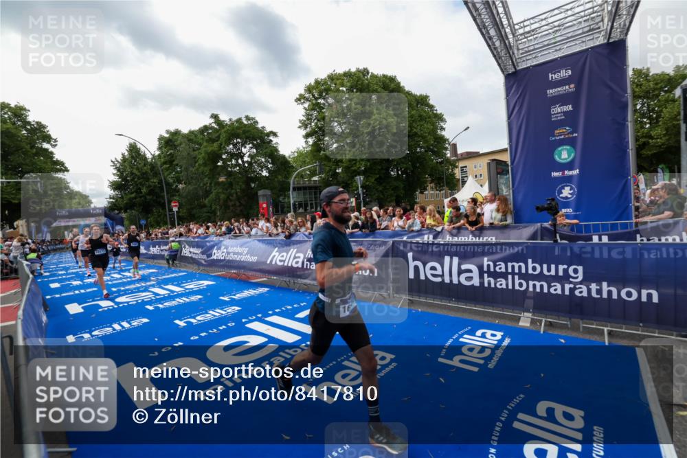 29.06.2025 - hella hamburg halbmarathon Zöllner http://msf.ph/oto/8417810 29.06.2025 10:29:13 Ziel 3043, 8473, 10171, 16157, 19194 meine-sportfotos.de
