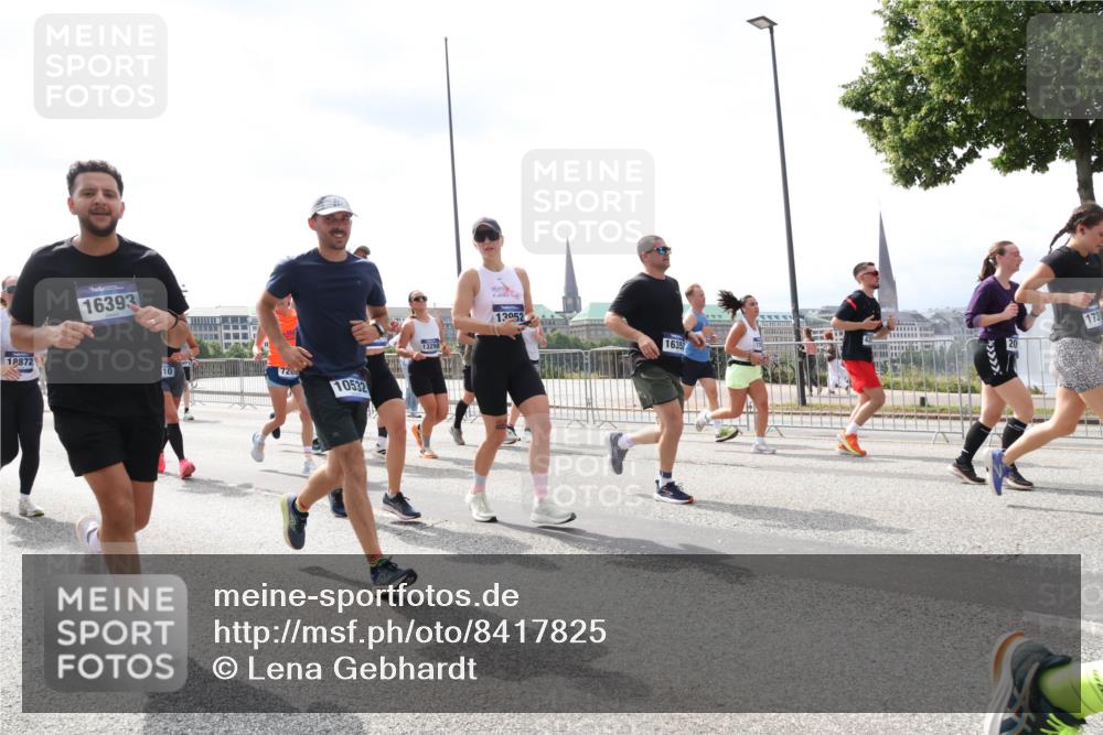 29.06.2025 - hella hamburg halbmarathon Lena Gebhardt http://msf.ph/oto/8417825 29.06.2025 10:42:32 Lombardsbrücke 18872, 16393, 10, 10532, 13250, 13052, 1635, 173, 1150, 1360, 1624, 1656, 1752, 1929, 1957, 1964, 1994, 2069, 2134, 2145, 2401, 2523, 2538, 2580, 2940, 2941, 2974, 3276, 3283, 3605, 3874, 4092, 4329, 4334, 4353, 4778, 4885, 4891, 4892, 5403, 5417, 5419, 5671, 5810, 6120, 6764, 6828, 6837, 6917, 7040, 7260, 7357, 7513, 7557, 7666, 8014, 8161, 8459, 8525, 8526, 8529, 8712, 8816, 9008, 9370, 9980, 10027, 10454, 10532, 10697, 11142, 12151, 12441, 13241 meine-sportfotos.de