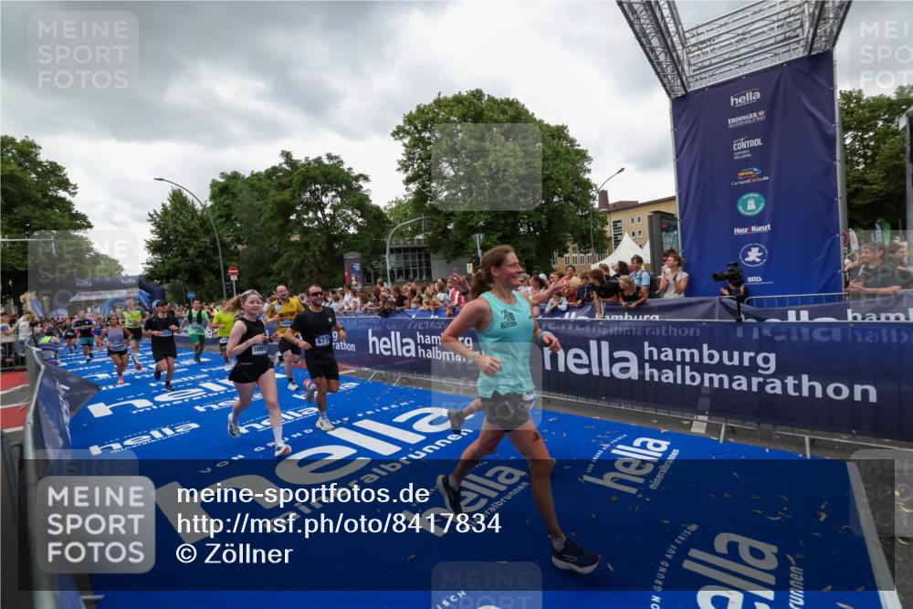 29.06.2025 - hella hamburg halbmarathon Zöllner http://msf.ph/oto/8417834 29.06.2025 10:51:27 Ziel 2364, 2411, 2636, 2718, 2946, 4814, 5820, 6776, 8989, 9214, 9656, 11124, 11422, 13047, 13792, 14865, 14994, 15871, 15950, 16357, 17131, 18489 meine-sportfotos.de