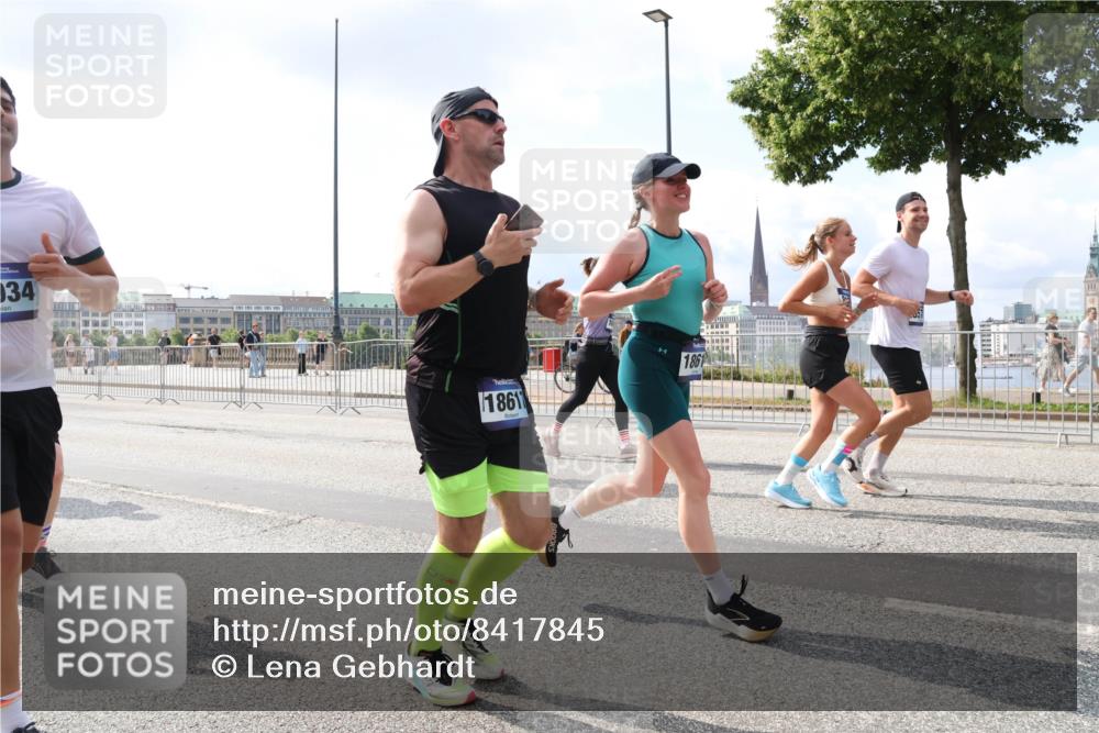 29.06.2025 - hella hamburg halbmarathon Lena Gebhardt http://msf.ph/oto/8417845 29.06.2025 10:05:24 Lombardsbrücke 034, 1861, 1861, 1863, 1936, 1981, 2288, 2298, 2424, 2624, 3071, 3413, 3461, 3578, 4014, 4220, 4782, 5073, 6059, 6907, 6908, 7302, 7826, 8089, 8999, 9007, 9019, 9075, 9165, 9559, 9680, 9736, 9737, 9738, 10343, 10694, 10791, 10998, 11595, 11784, 11873, 11958, 12557, 13221, 13242, 13327, 13717, 14203, 14465, 14642, 16092, 16134, 16478, 16546, 16847, 17112, 17707, 17731, 17818, 18189, 18616, 18617, 19034, 19248 meine-sportfotos.de